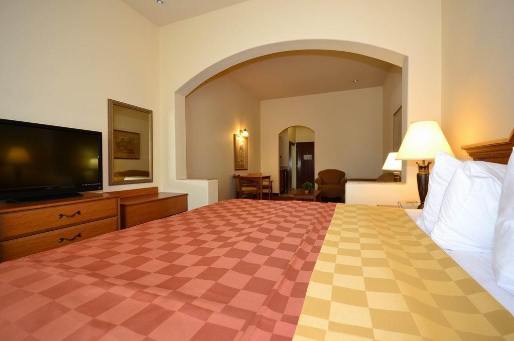 Best Western Casa Villa Suites Harlingen Exteriör bild
